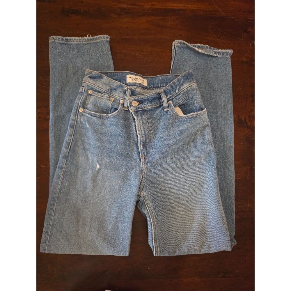 Abercrombie & Fitch The '90s Straight Ultra High Rise jeans in a size 25/0 Regul